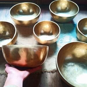シンギングボウル、フルムーンボウル、ティンシャ、サンタ・ラトナ