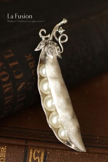 Trifari＊トリファリ シルバーえんどう豆のヴィンテージブローチ