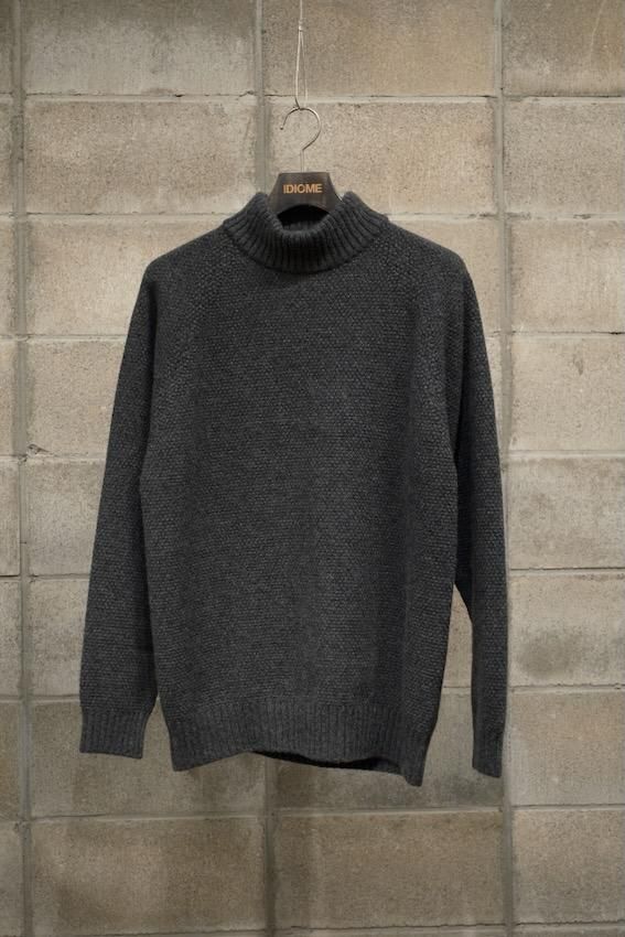 WOOL KANOKO MOCKNECK SWEATER - IDIOME | ONLINE SHOP 熊本のセレクト