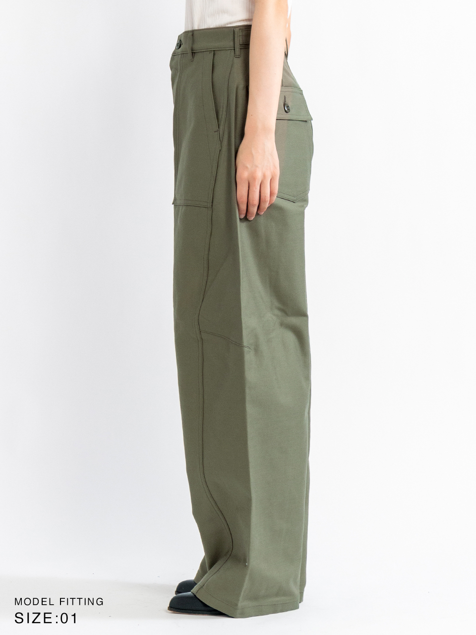 BACK SATIN BARREL-LEG PANTS-バックサテンバレルレッグパンツ-HYKE