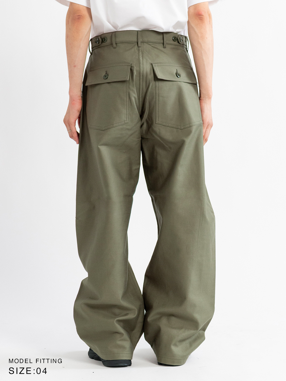 BACK SATIN BARREL-LEG PANTS-バックサテンバレルレッグパンツ-HYKE