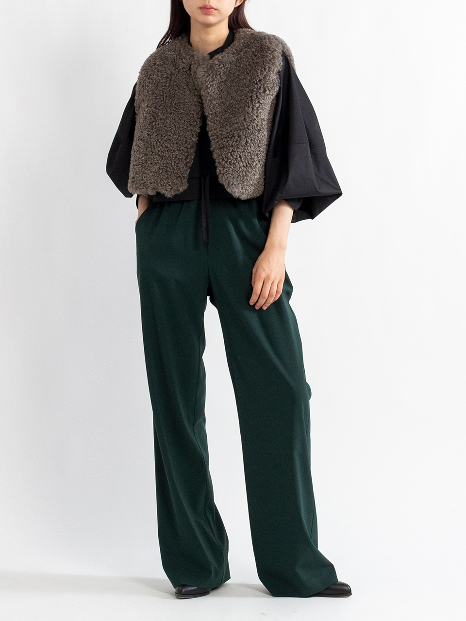 FAUX SHEARLING CROPPED VEST ファーシャーリングクロップトップ HYKE