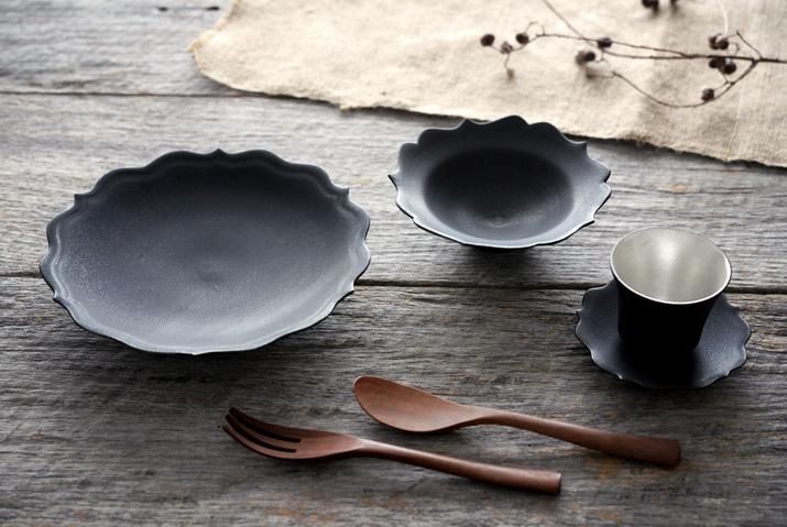 木下和美｜黒釉銀彩ティーカップ＆ソーサー（L）｜作家のうつわ通販