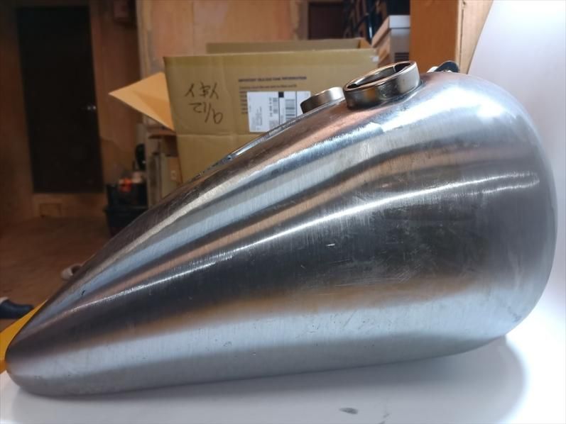 3.5ガロン ファットボブタンク スタンダードキャップ FL FX - KMF