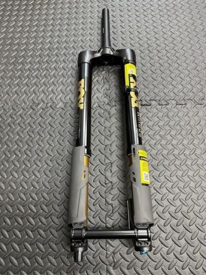 玄武店頭在庫ございます。 即納可能！ 2026 FOX 36 PODIUM FACTORY