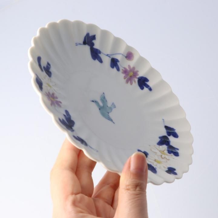 宮腰綾】九谷焼 5寸陽刻深鉢 ひな菊｜やさしい色合いと可憐な花模様が