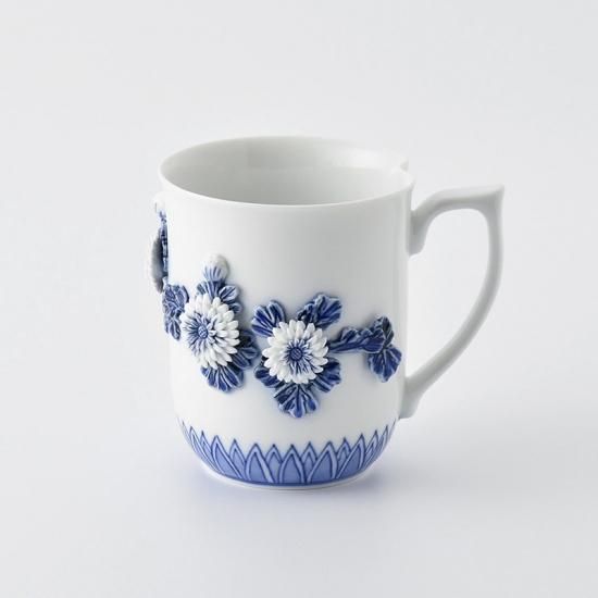 平戸菊花飾染付マグカップ - 三川内焼「平戸洸祥団右ヱ門窯