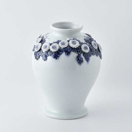 登り窯 平戸菊花飾染付茄子形花瓶 - 三川内焼「平戸洸祥団右ヱ門窯