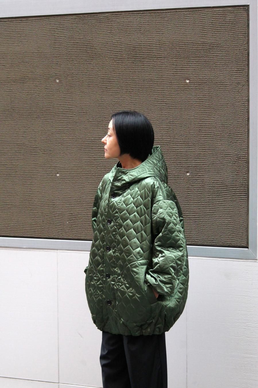 noir kei ninomiya（ノワール・ケイニノミヤ）アセテートサテンキルト