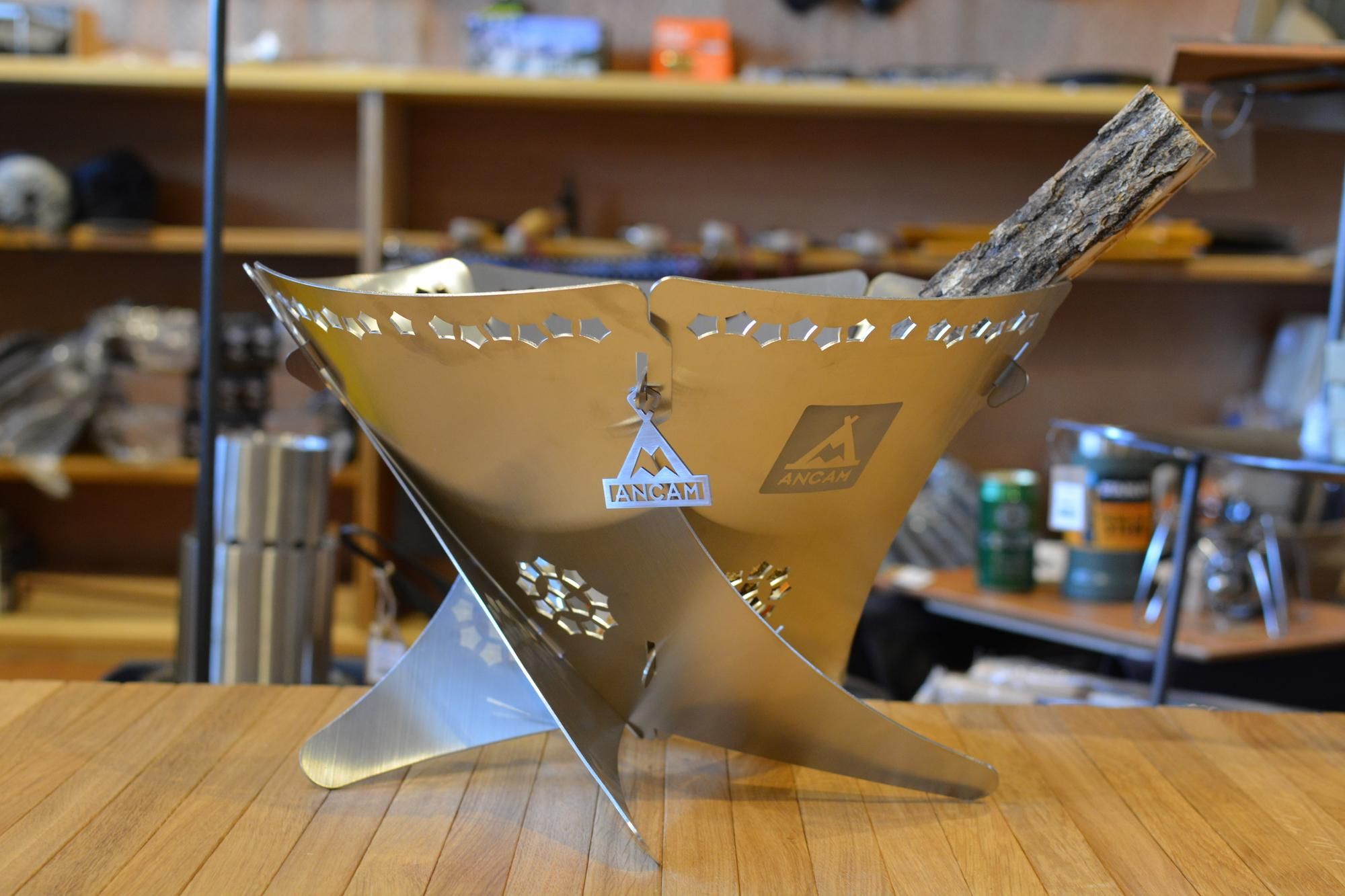 変幻自在な焚き火台「ANCAN FIRE WHIRL」 - STANDARDな日々