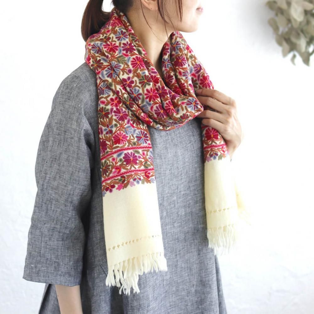 カシミール刺繍ストール | オフホワイト | ハンドミシン - アジアの手