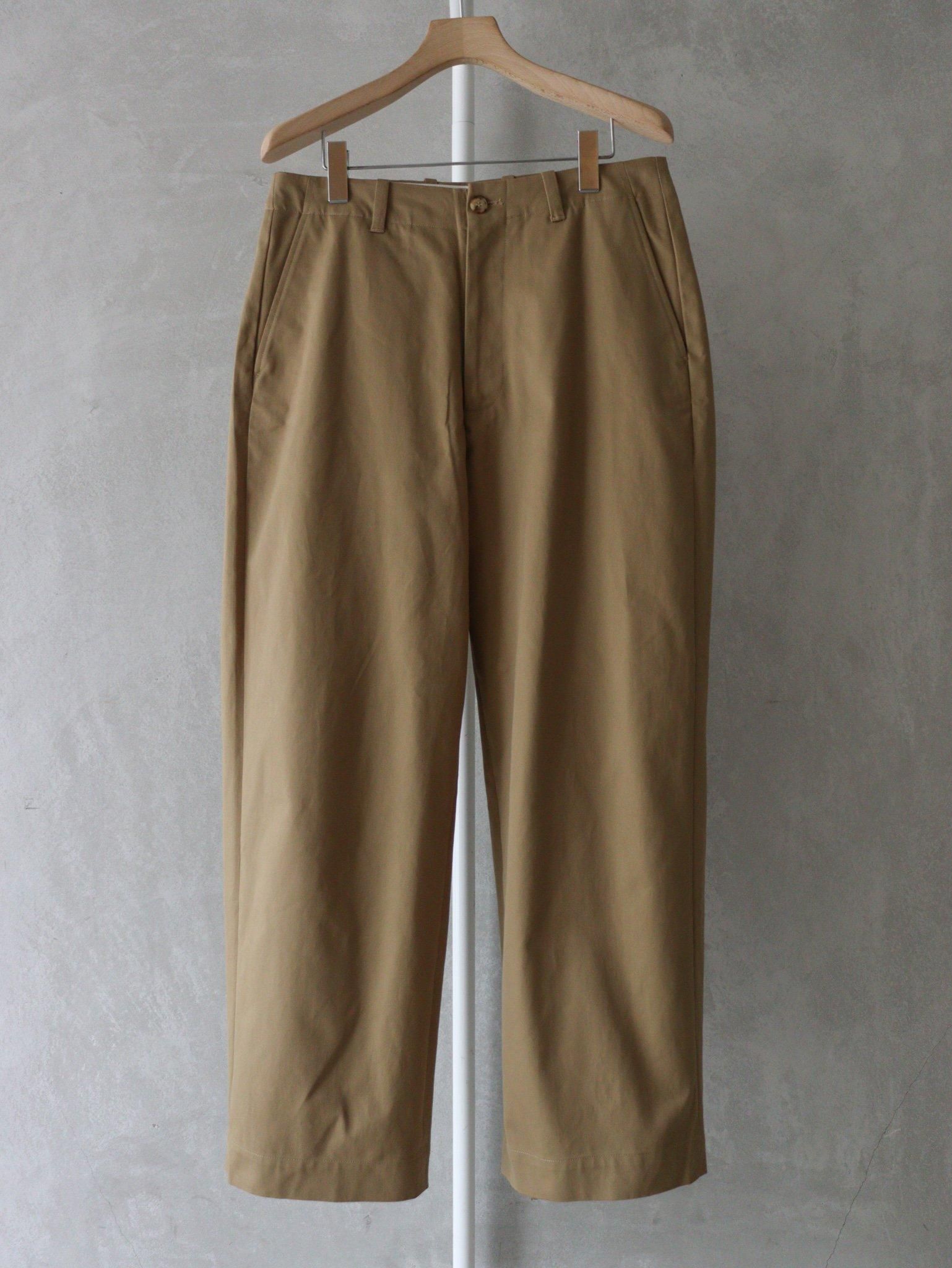 UNIVERSAL PRODUCTS.（ユニバーサルプロダクツ）NO TUCK CHINO