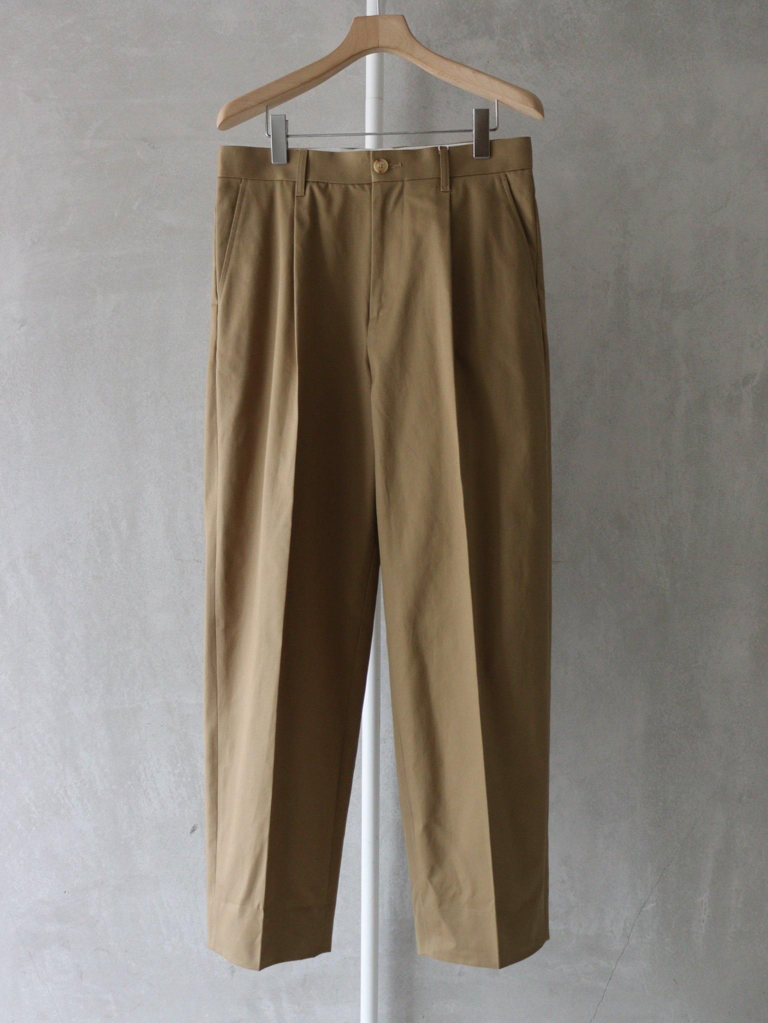 UNIVERSAL PRODUCTS.(ユニバーサルプロダクツ) ONE TUCK CHINO