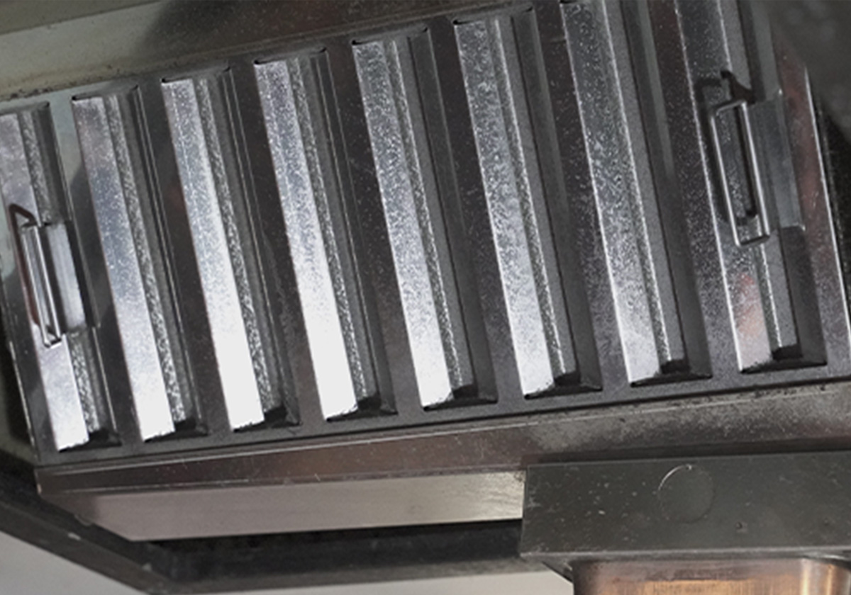 厨房の排気設備にダイフィルの高機能グリスフィルター - 株式会社