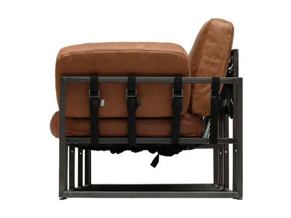 ACME Furnitureのアイアンとコットンベルトのハードなレザーソファ