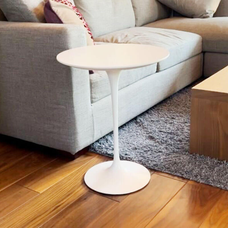 デザイナーズ家具の傑作。エーロ・サーリネン作のチューリップサイド