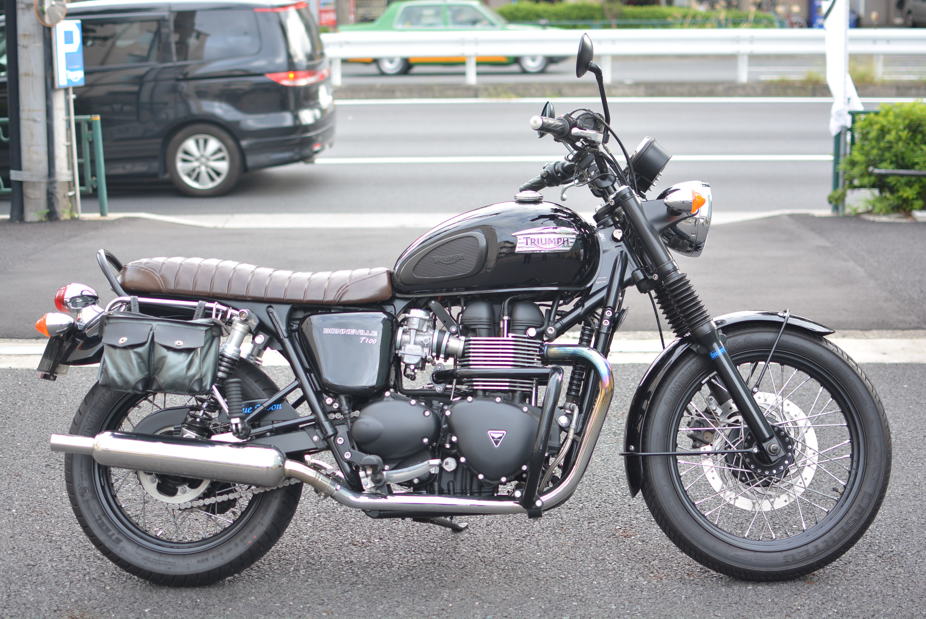 カスタムシート空冷ボンネビルT100 - iSモーターサイクル 東京都大田