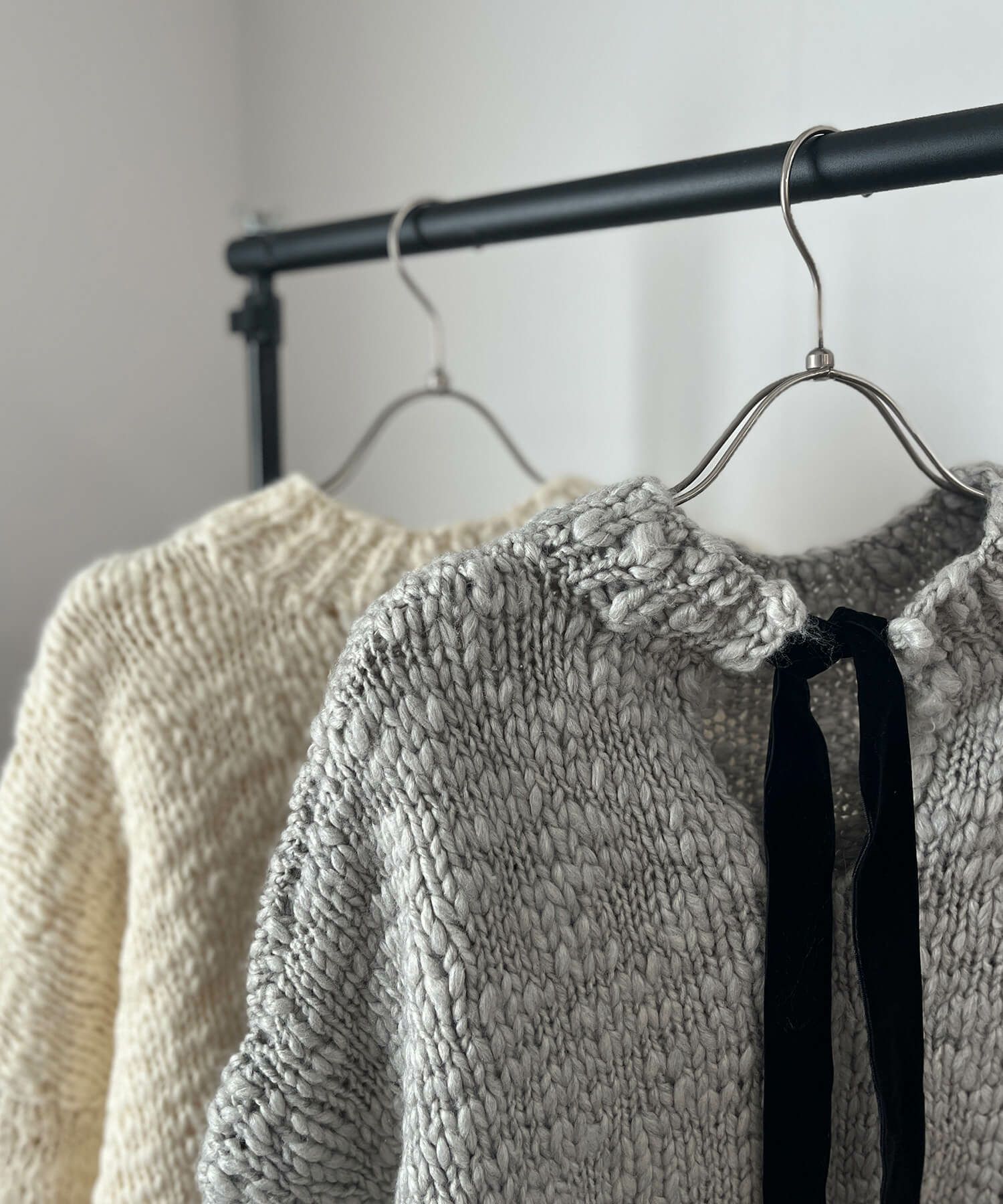 スラブヤーンリボンデザインハンドニット | Slub yarn ribbon design