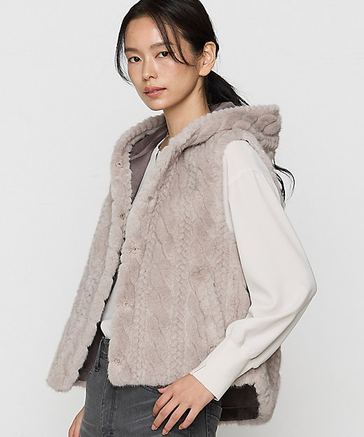 CUCITO AMANO フードファー付き ジレ CUCITO AMANO フードファー付き