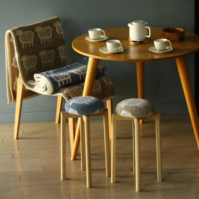 スツール ヒツジ ブルー | KLIPPAN/クリッパン | 三越伊勢丹オンライン