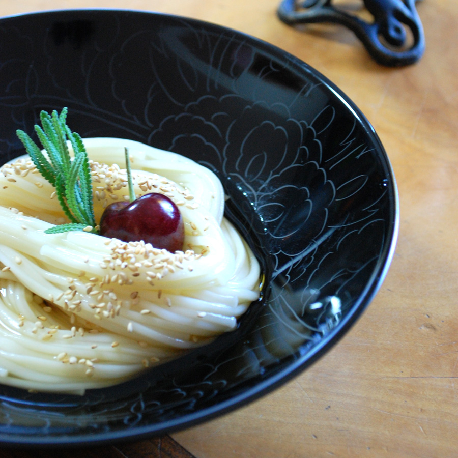 ボウル 牡丹彫 小 【まとめ買い割引】 漆塗り 中鉢 12-08006 漆器の井助