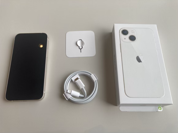 レビュー】iPhone13 mini スターライトモデル到着、さっそく開封