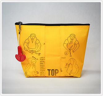 JALとっておきの逸品｜ライフベストポーチ: JAL