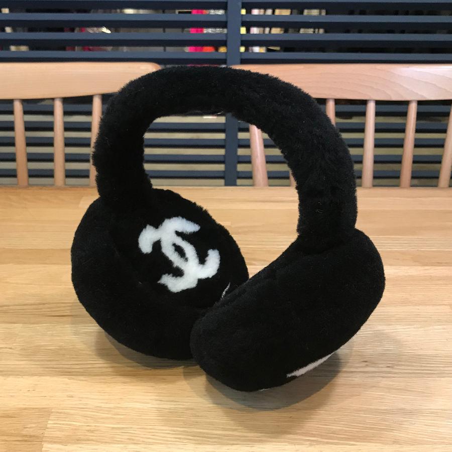 CHANEL（シャネル） 【新品同様】シャネル ココマーク ムートン