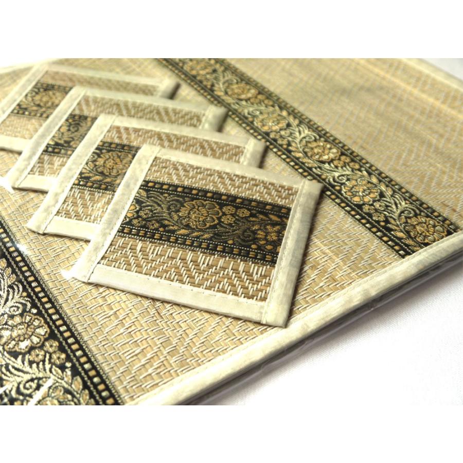 お揃いデザインのランチョンマット4枚＋コースター4枚のセット