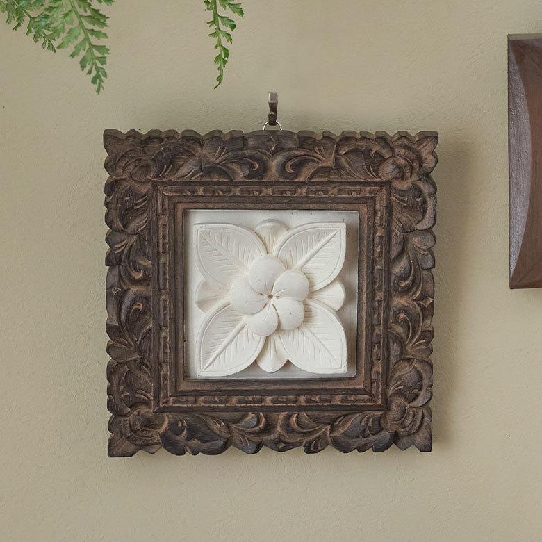 木彫りフレーム付きプルメリアモチーフのストーン レリーフ 彫刻 20