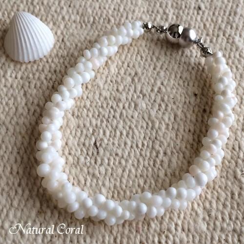 白珊瑚 しろさんご サンゴ ブレスレット 小玉 三連捻り ナチュラル