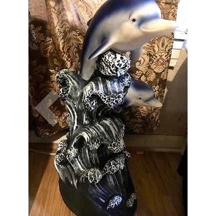 動物 イルカ が、彫刻台座になった、ガラストップ・テーブル-彫像