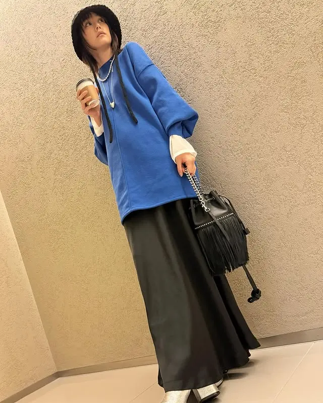 Ameriの「MIREI KIRITANI × AMERI ELEVATOR KNIT TOP」を着用した