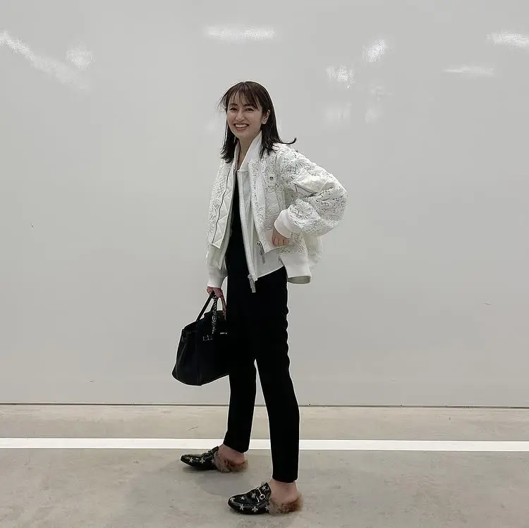 sacaiの服を着た矢田亜希子さんのコーデ 私服/衣装/購入先 - Woomy