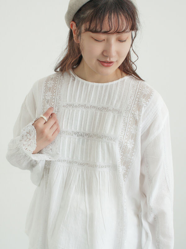 WHITE COLLECTION】リバーレースピンタックブラウス（ホワイト