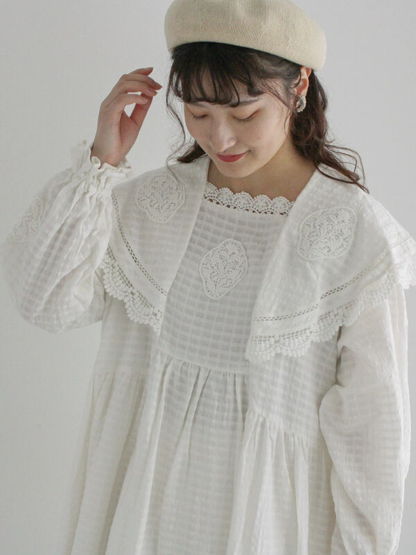 パーツレース刺繍ワンピース（オフホワイト/チャコールグレー/ミント