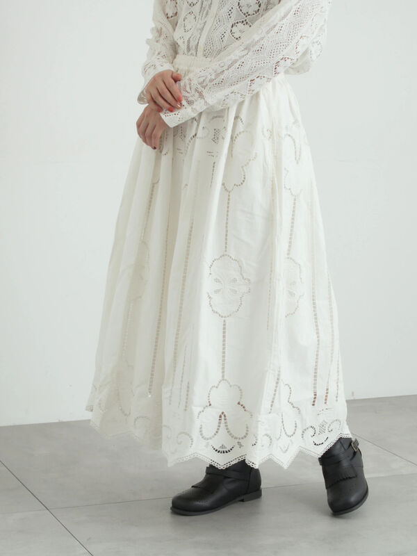 セール】 カットワーク刺繍裾スカラップスカート（オフホワイト