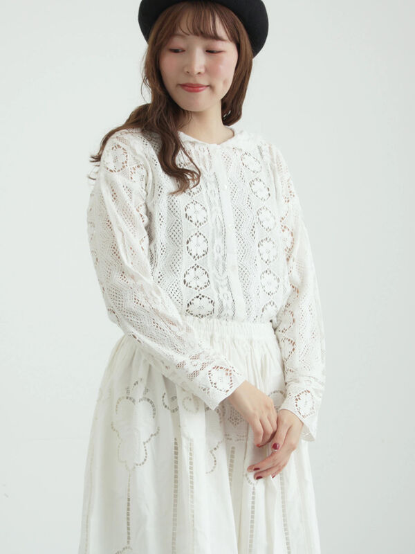 セール】 レースパッチワークセーラー襟ブラウス（オフホワイト