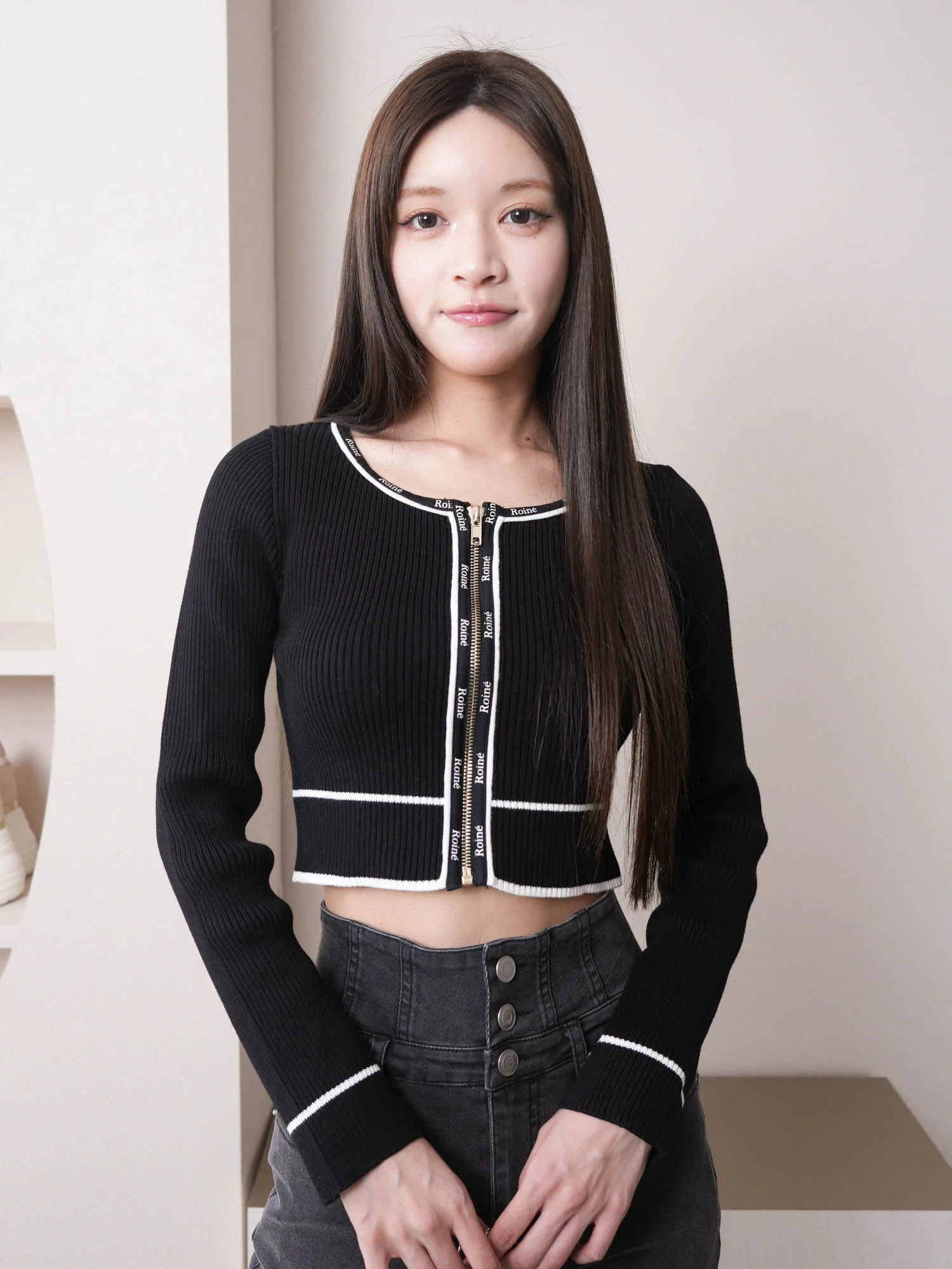 LIP SERVICE（リップサービス）｜ フロントZIPロゴラインニットカーデ