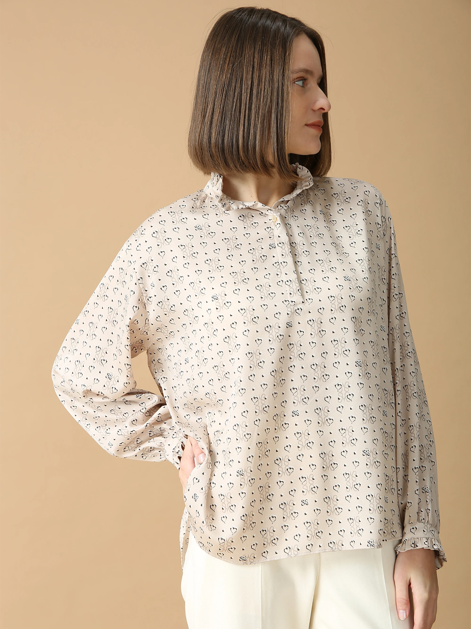 コツキロゴ プリント ブラウス シャツ ｜ MORABITO BLANC（モラビト