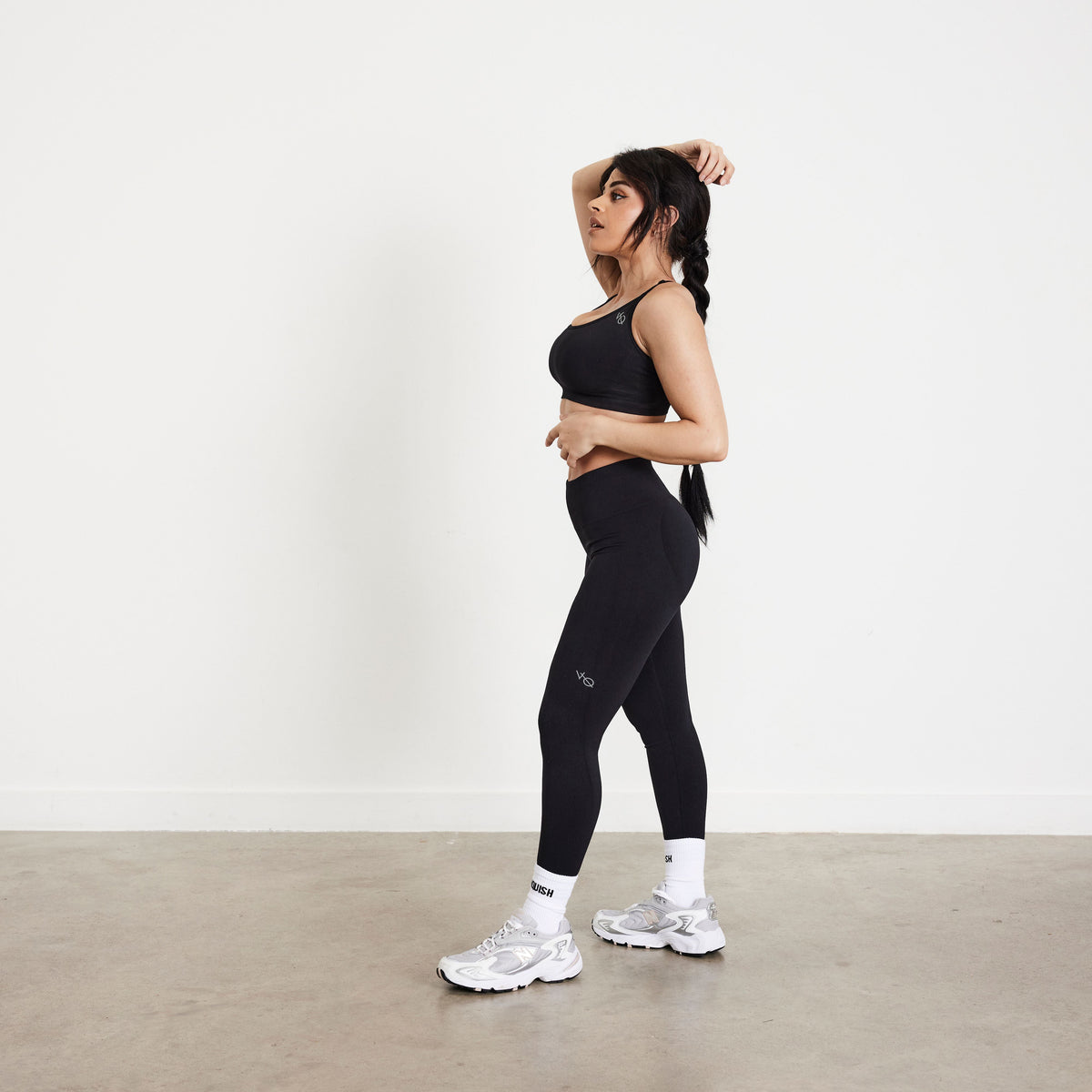 VANQUISH FITNESS Elevateモデル シームレス プチ丈 ブラック レギンス