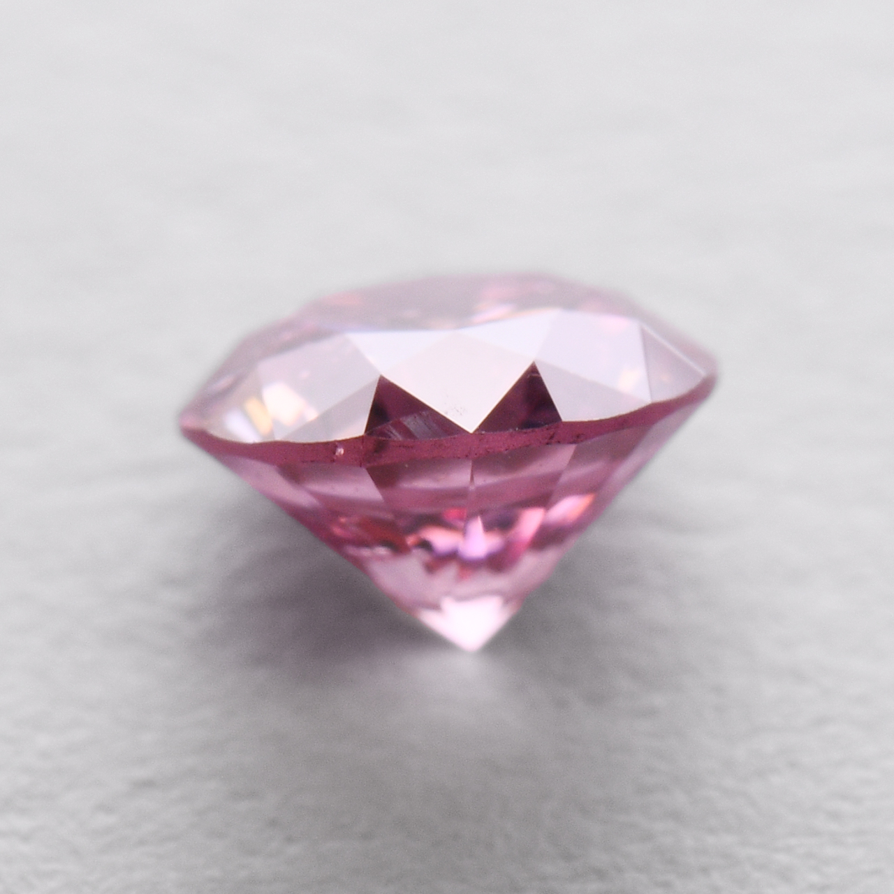 2015年アーガイル鉱山産地証明書付きの超レアストーンが入荷しました