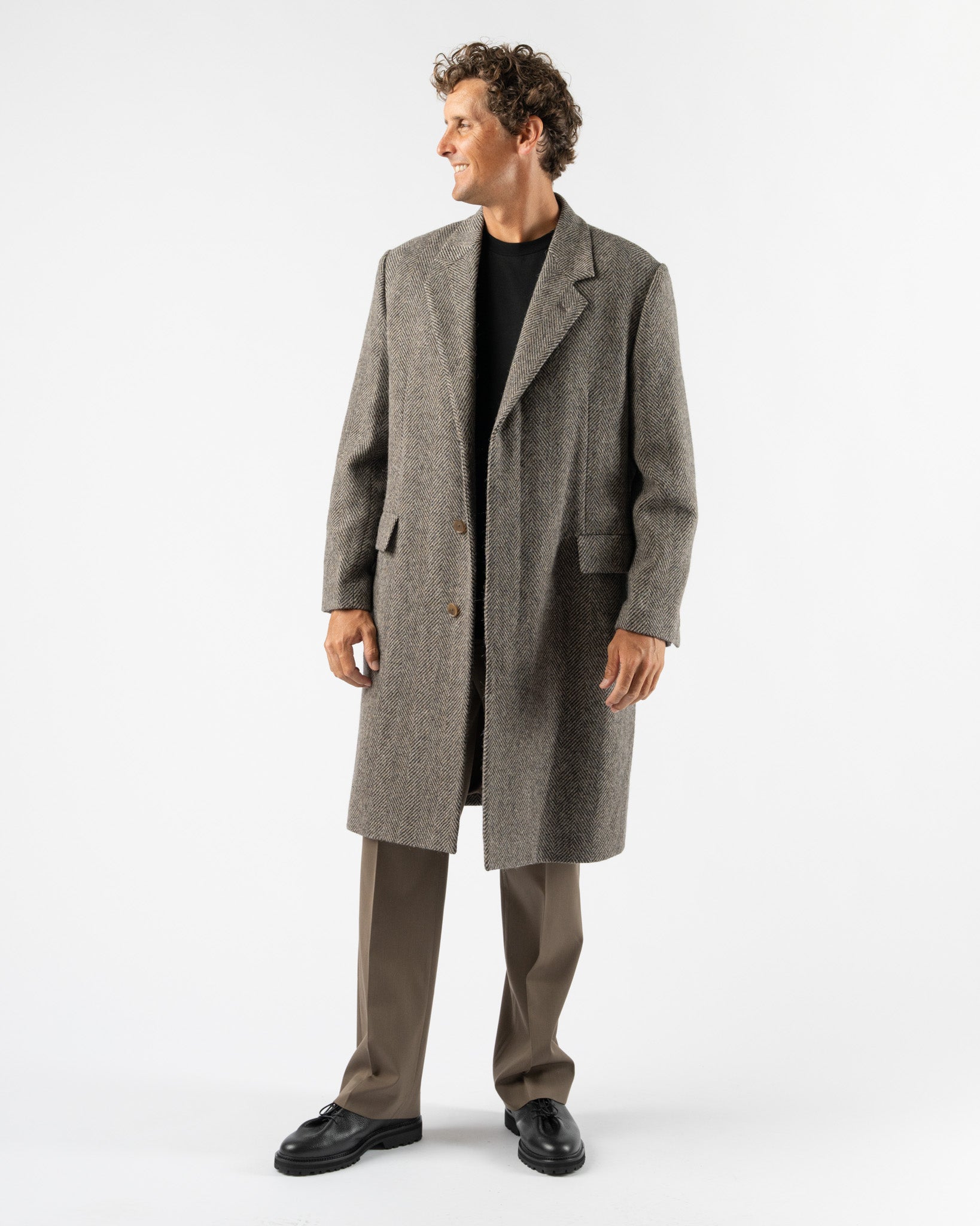 Auralee Lama Shetland Wool Tweed Chesterfield Coat in Khaki Tweed