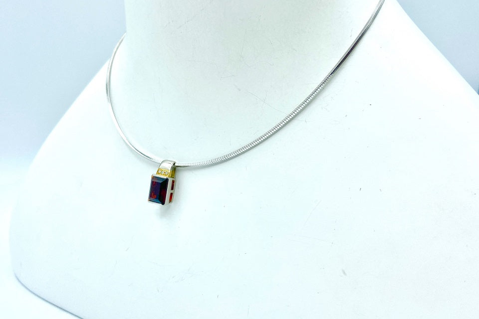 VERITE 【ベリテ】Pt900/K18WG(NC)ガーネット ダイヤモンドネックレス