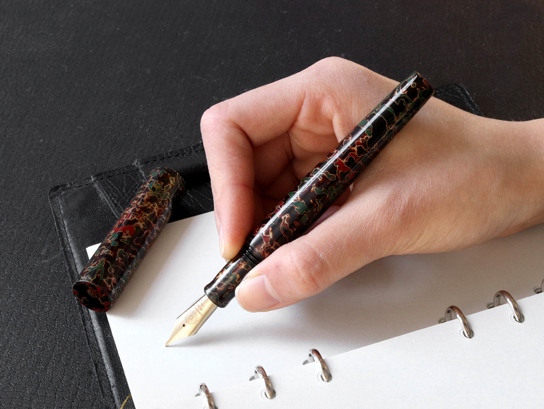 世界万年筆・津軽塗・黒上げ Fountain Pen | ワンチャーペン Wancher