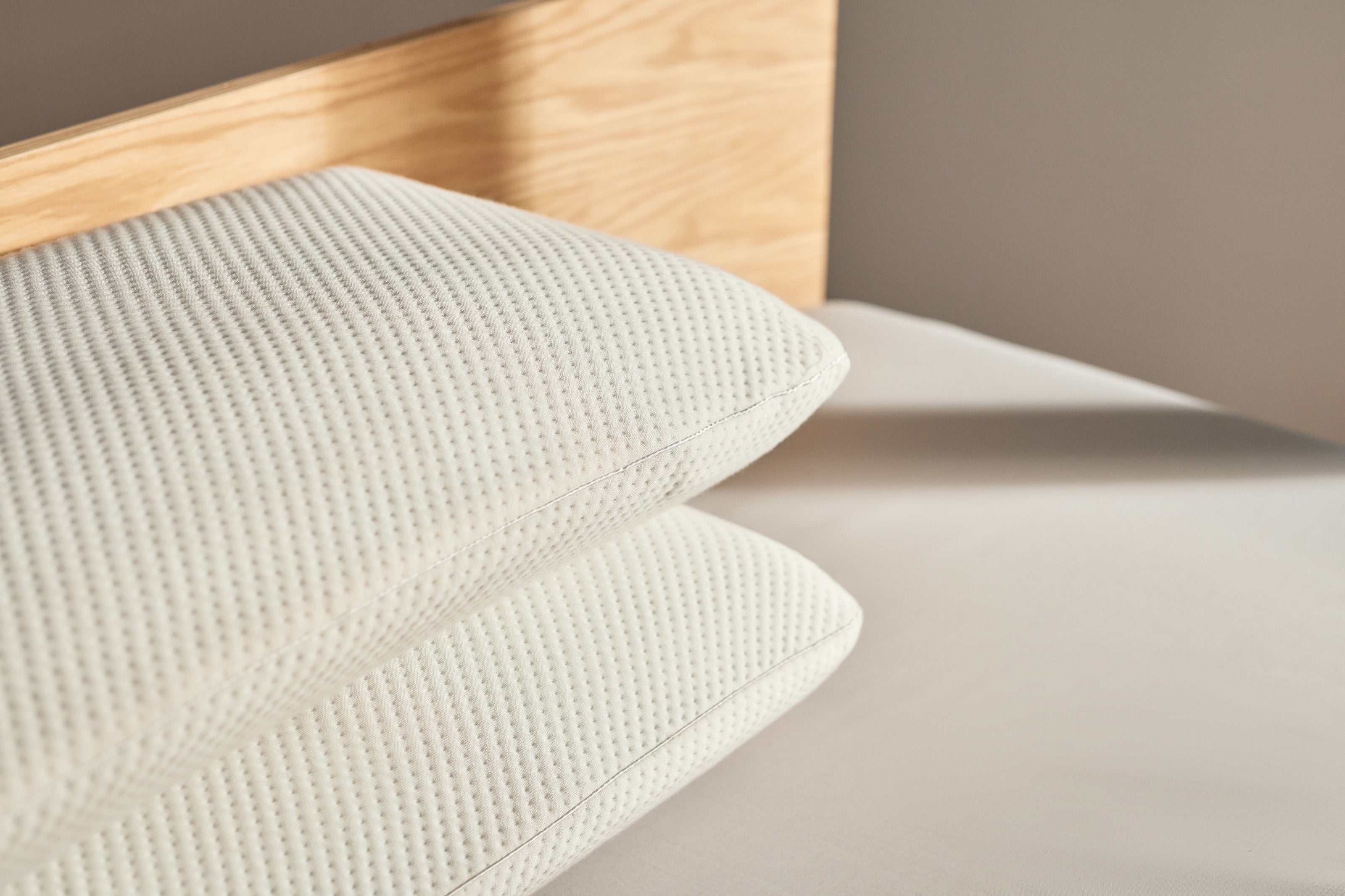 硬めの枕が好みの方へ｜夢中になる弾力と厚みのコアラピロー – コアラ