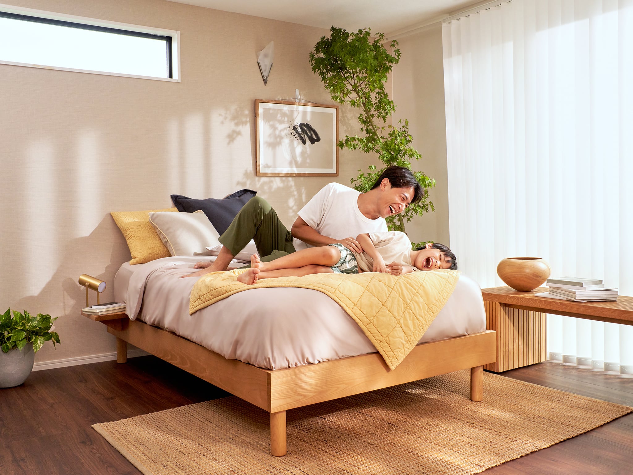 コアラのベッドサイドテーブル｜小さめ木製サイドテーブル – コアラ