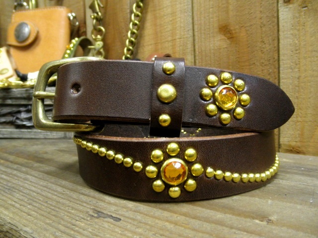 フラワーデザインスタッズベルト 栃木レザー30mm 【チョコレート