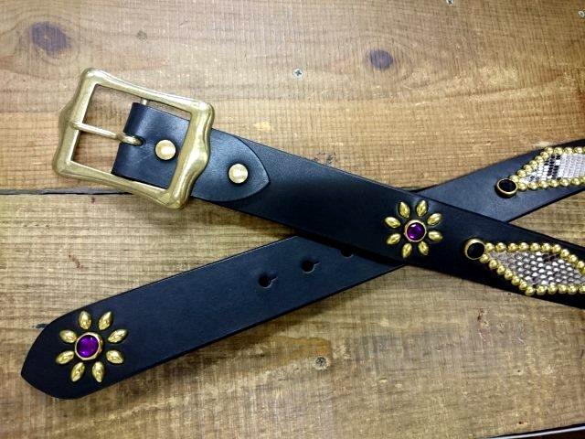 パイソン＆フラワースタッズベルト 【ブラック】