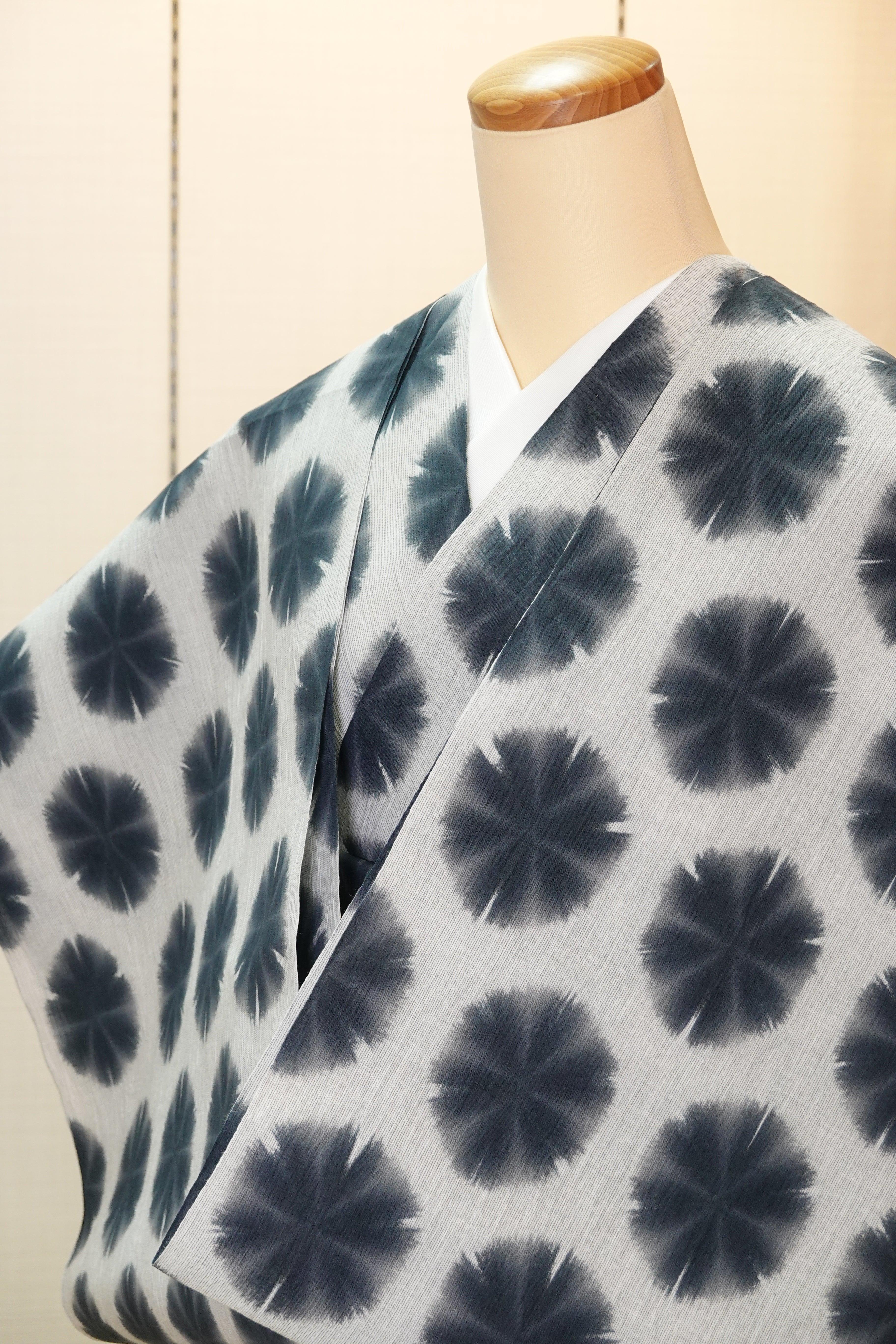 藤井絞】雪花絞り 浴衣地 墨黒【綿麻】 – きものKUREHA